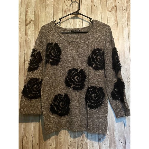 Women's Gray Cable & Gauge Fuzzy Black Rosette Sweater Size Small - Picture 1 of 9